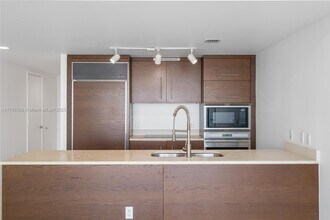 475 Brickell Ave, Unit # 2607 in Miami, FL - Building Photo - Building Photo