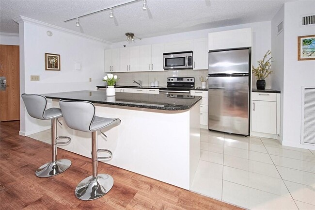 5 Barker Ave in White Plains, NY - Building Photo - Building Photo