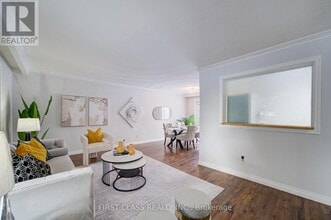 126 Sherwood Forest Dr in Markham, ON - Building Photo - Building Photo