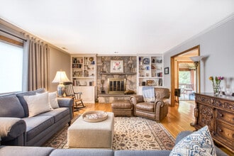 167 Henry St in Greenwich, CT - Foto de edificio - Building Photo