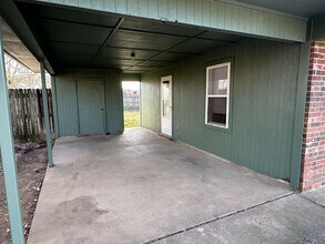 142 Alyene Dr in Stilwell, OK - Building Photo - Building Photo