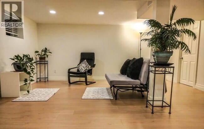 737 Robinson St in Coquitlam, BC - Building Photo - Building Photo