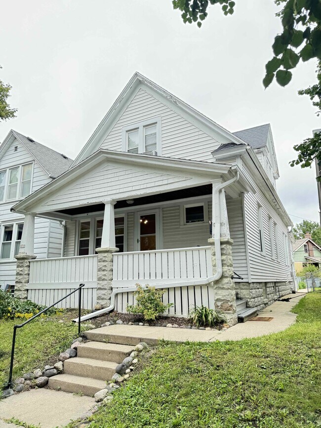 property at 2210 E Bennett Ave