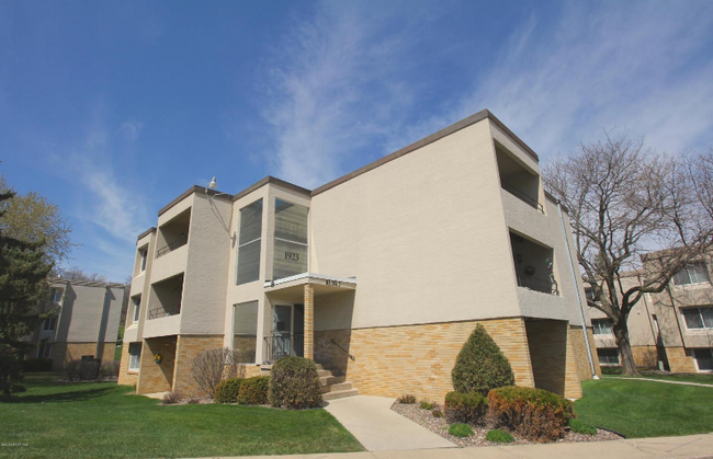 1923 Viking Dr NW in Rochester, MN - Building Photo - Building Photo