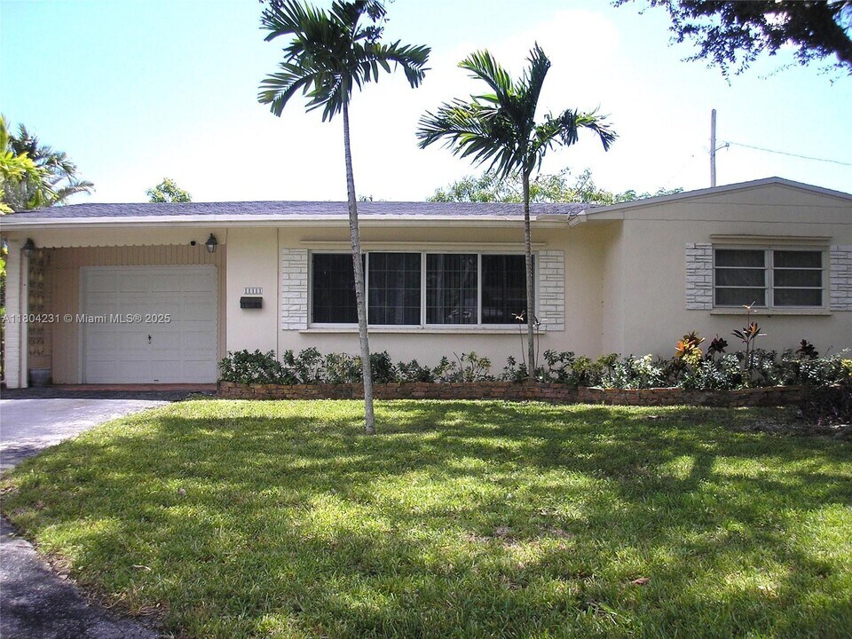 11111 SW 78th Ct in Pinecrest, FL - Building Photo