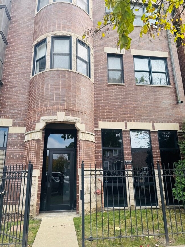 property at 521 N Racine Ave