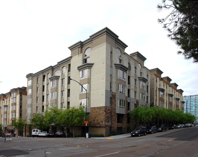 Union Square At Broadway in San Diego, CA - Foto de edificio - Building Photo