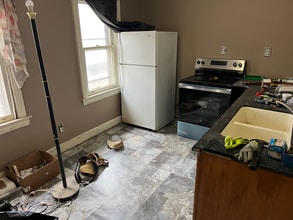 1548 1/2 Lewis St in Charleston, WV - Building Photo - Building Photo