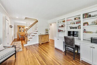 105 Hiawatha Dr in Clarendon Hills, IL - Building Photo - Building Photo