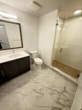 2523 NE 183rd St, Unit A5 in North Miami Beach, FL - Foto de edificio - Building Photo