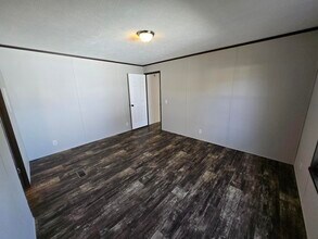 6045 Frederick St in Romulus, MI - Building Photo - Building Photo