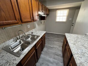 137 Perthshire Rd in St. Louis, MO - Building Photo - Building Photo