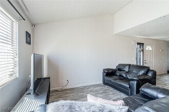5168 Garden Ln in Las Vegas, NV - Building Photo - Building Photo