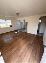 1165 E 42nd Pl. in Los Angeles, CA - Building Photo - Building Photo