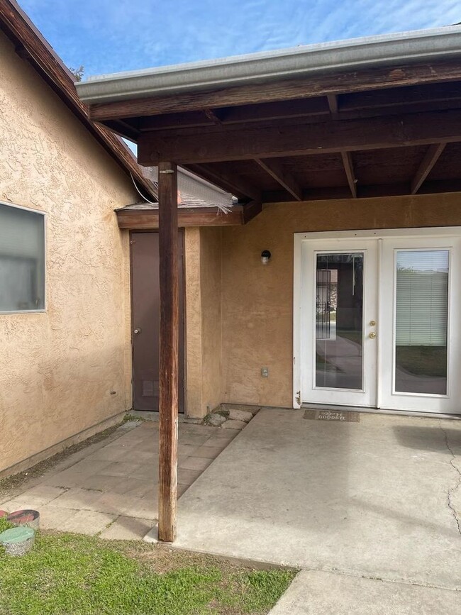 2917 N Half Moon Dr in Bakersfield, CA - Building Photo - Building Photo