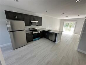 2225 Fraser St in Port Charlotte, FL - Building Photo - Building Photo