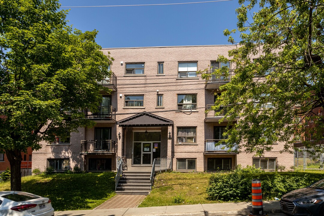 4355 Dupuis Av in Montréal, QC - Building Photo