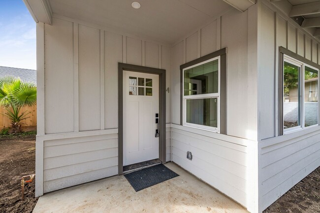 1122 Stewart Ave in Chico, CA - Building Photo - Building Photo