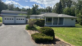 5459 Hannegan Rd in Bellingham, WA - Building Photo