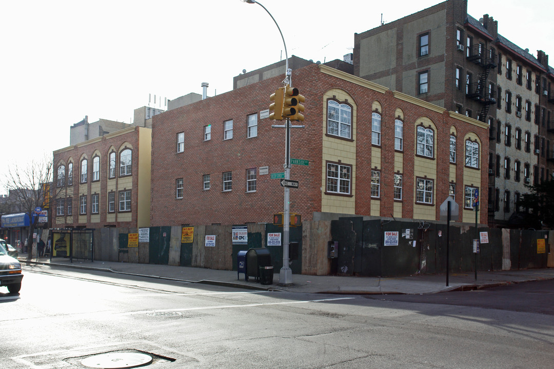 2001 Bedford Ave in Brooklyn, NY - Foto de edificio