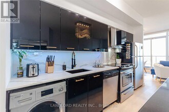 29-3029 Singer Ct in Toronto, ON - Building Photo - Building Photo