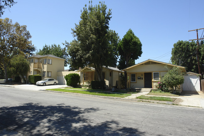 224 S Almansor St in Alhambra, CA - Foto de edificio - Building Photo