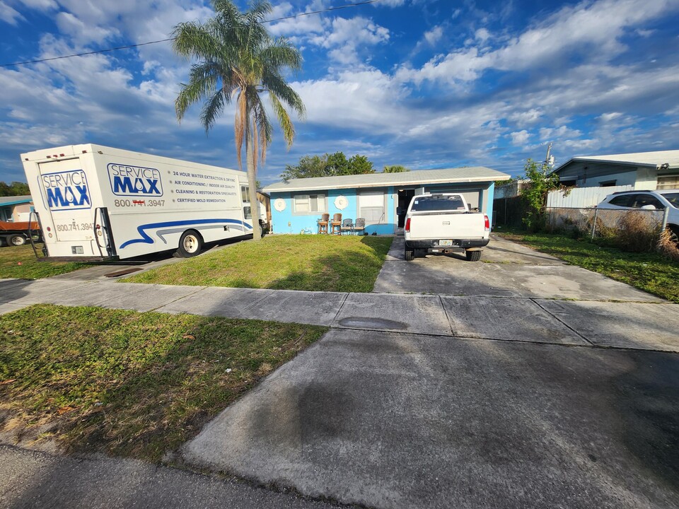 636 NW 2nd Terrace in Deerfield Beach, FL - Building Photo