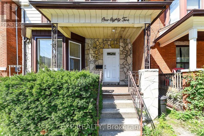 182-182 Emerald St S in Hamilton, ON - Building Photo - Building Photo