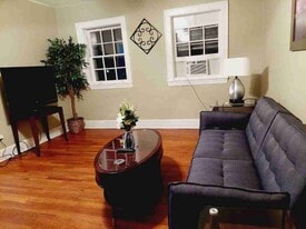 943 Starling Ave, Unit 2 in Martinsville, VA - Building Photo