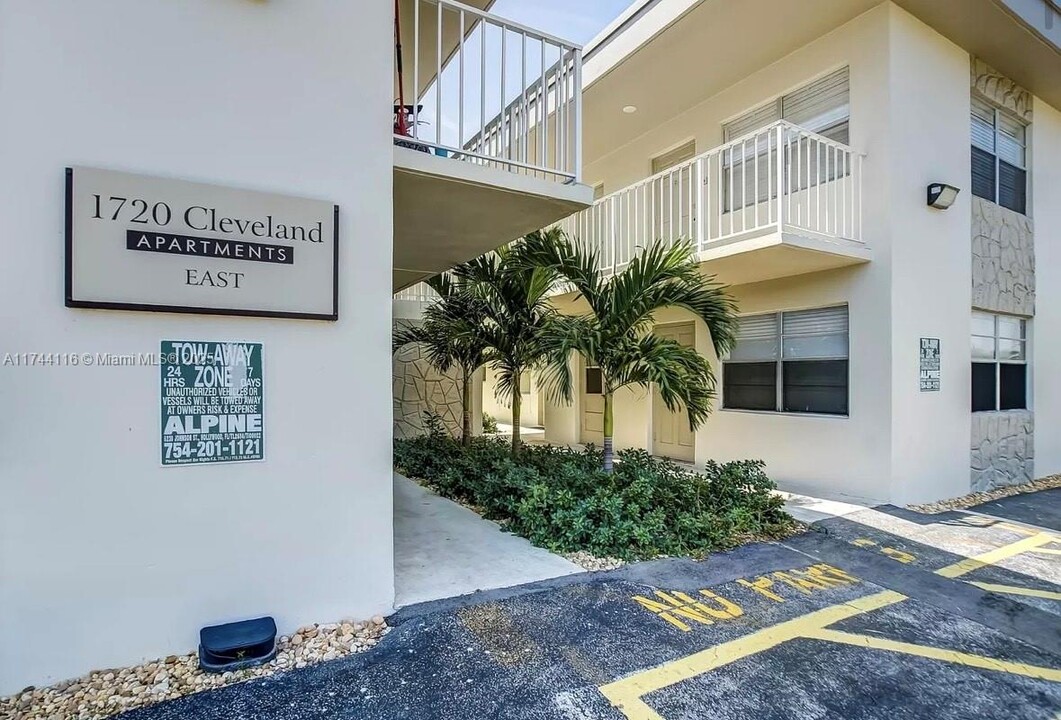 1720 Cleveland St in Hollywood, FL - Building Photo