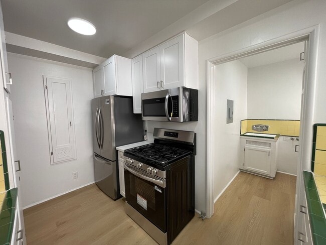 1059-1059 S Genesee Ave in Los Angeles, CA - Building Photo - Building Photo