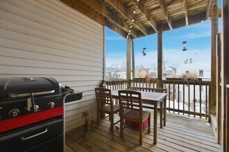 1624 W Olive Ave, Unit 2 in Chicago, IL - Foto de edificio - Building Photo