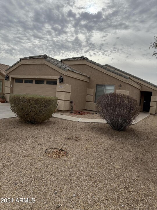 11821 W Maui Ln in El Mirage, AZ - Building Photo