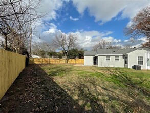 1700 Ruth St in Arlington, TX - Building Photo - Building Photo