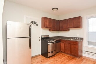 644 W Oakdale Ave, Unit A04C in Chicago, IL - Foto de edificio - Building Photo