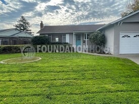 115 Grande Vista in Novato, CA - Building Photo