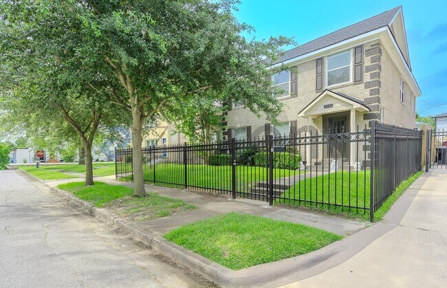 property at 2714 Palm St