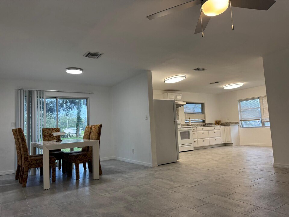 333 NE 131st Ln in Okeechobee, FL - Building Photo