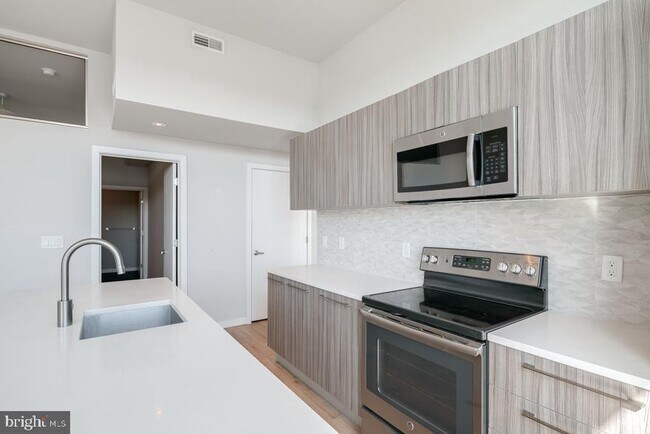 412 S 13th St in Philadelphia, PA - Building Photo - Building Photo