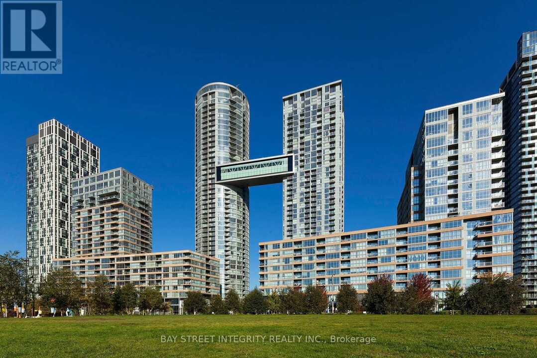 15-915 Iceboat Terr in Toronto, ON - Building Photo