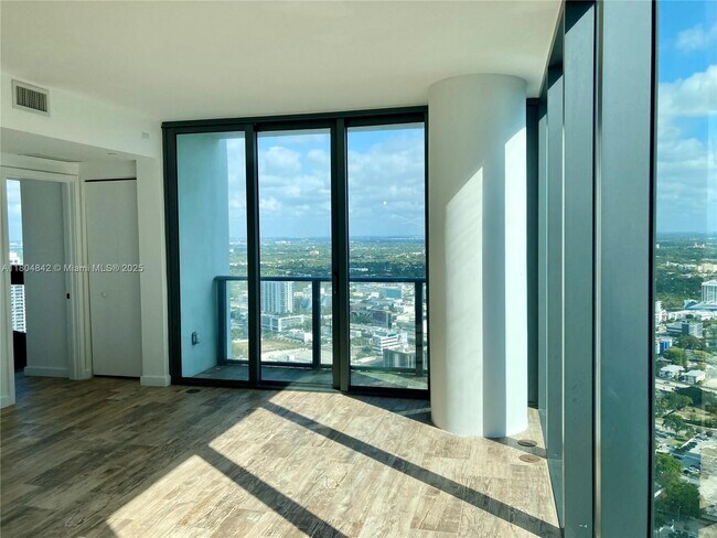 650 NE 32nd St, Unit 4408 in Miami, FL - Foto de edificio - Building Photo