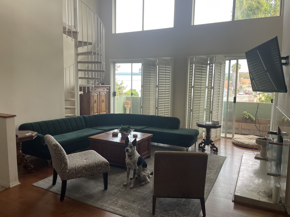 11535 Rochester Ave in Los Angeles, CA - Building Photo