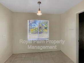 2239 Iris Way in Ft. Myers, FL - Building Photo - Building Photo