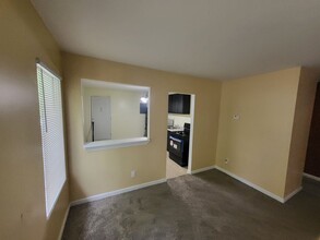 6913 Cecil Dr in Flint, MI - Building Photo - Building Photo