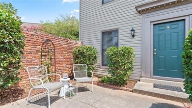 3095 Colonial Way in Chamblee, GA - Foto de edificio - Building Photo