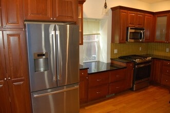 16 Kent Sq, Unit Unit1 in Brookline, MA - Foto de edificio - Building Photo