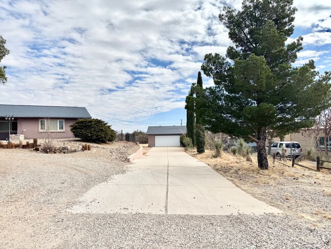 1327 S Yucca Dr in Sierra Vista, AZ - Building Photo - Building Photo