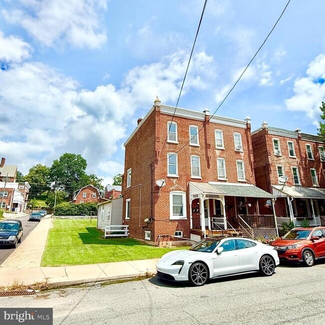 property at 859 Queen St