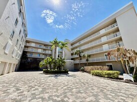 425 Buchanan Ave in Cape Canaveral, FL - Building Photo