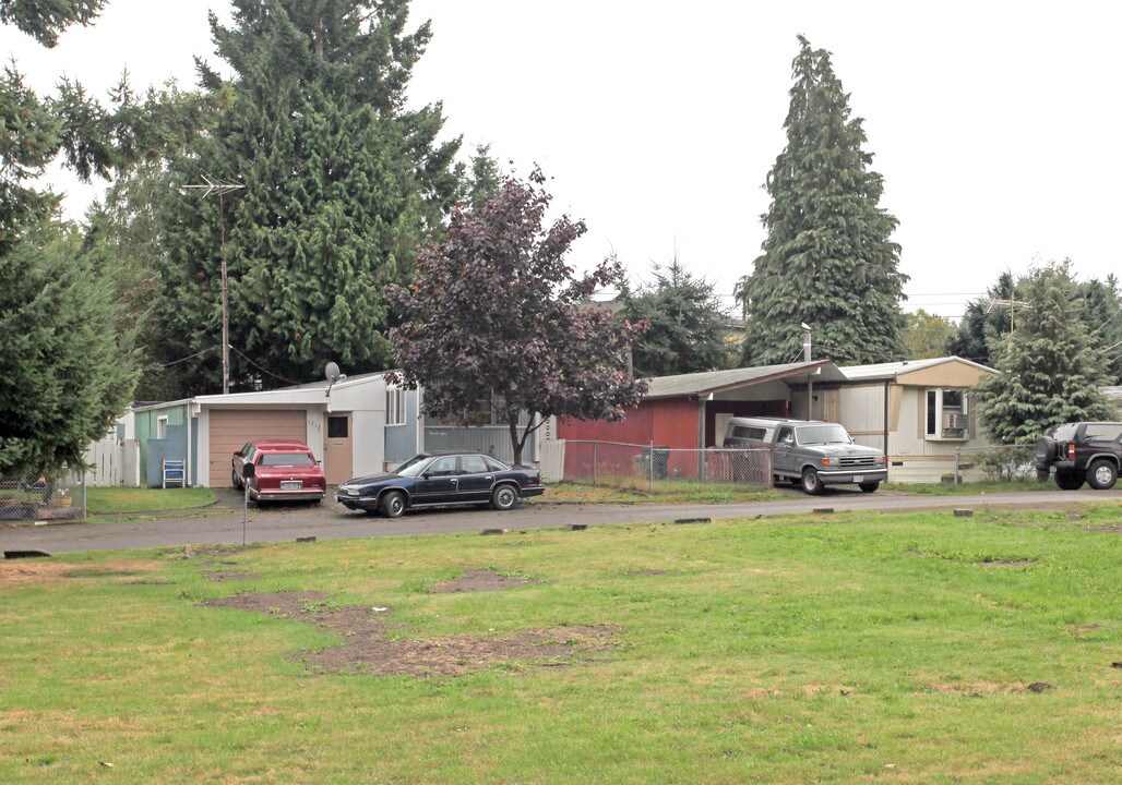 Corey's Trailer Court in University Place, WA - Building Photo